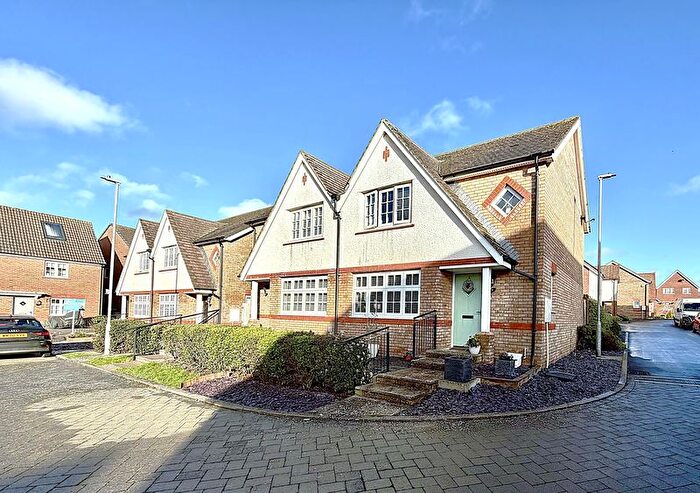 3 Bedroom Semi Detached House For Sale In York Road, Calne, SN11