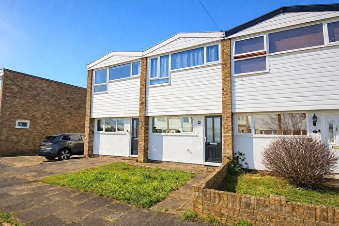 3 Bedroom Terraced House For Sale In Ashdene Close, Ashford, TW15