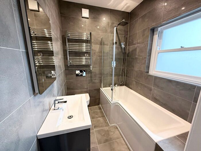 3 Bedroom Flat To Rent In Sandy Walk, Wakefield, WF1