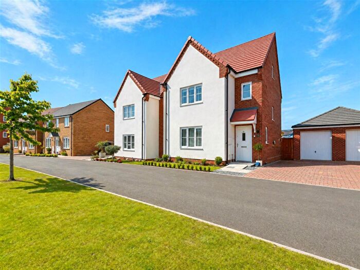 4 Bedroom Detached House For Sale In Lime Avenue, Oulton, Lowestoft, NR32