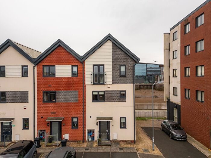 3 Bedroom End Terrace House For Sale In Rhosyn Close, Newport, NP19