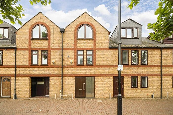 2 Bedroom Property To Rent In Spirit Quay, Wapping, E1W