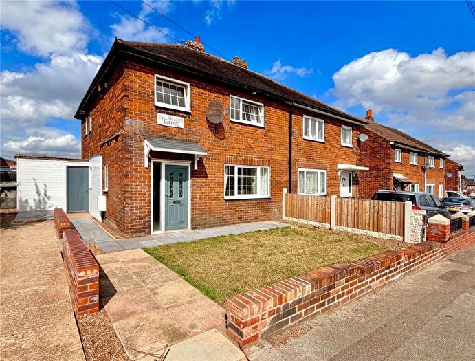 3 Bedroom Semi-Detached House For Sale In Bellbrooke Avenue, Darfield, Barnsley, S73