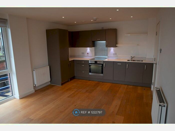 2 Bedroom Flat To Rent In Lighterage Court, Brentford, TW8