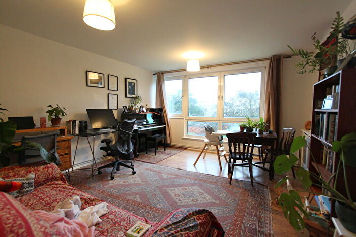 2 Bedroom Apartment To Rent In Mottingham Lane, Mottingham, SE9