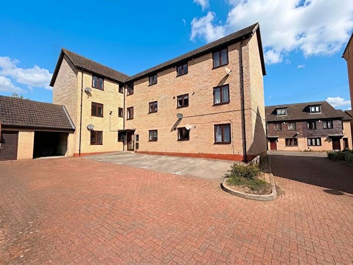 2 Bedroom Flat For Sale In Kelling Way, Broughton, Milton Keynes, Buckinghamshire, MK10