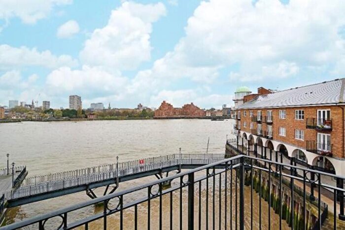 2 Bedroom Flat To Rent In Quayside Court, Canada Water, SE16