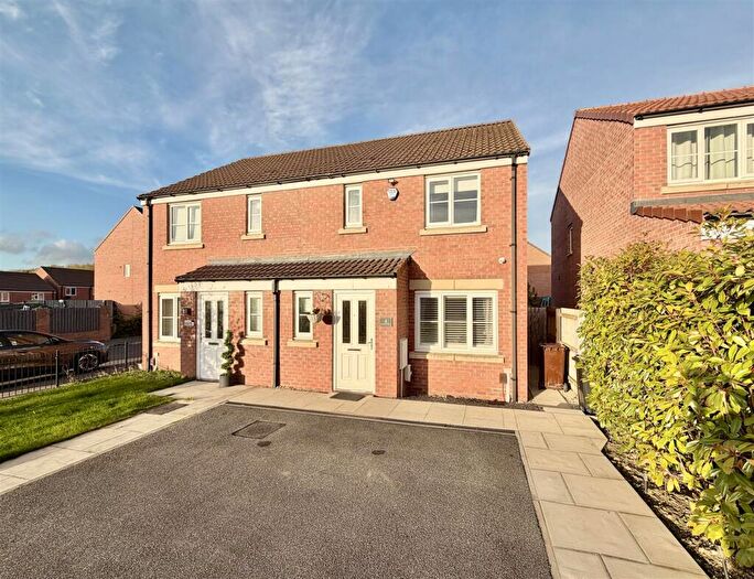 3 Bedroom Semi Detached House For Sale In Baildon Dene, Kippax, Leeds, LS25