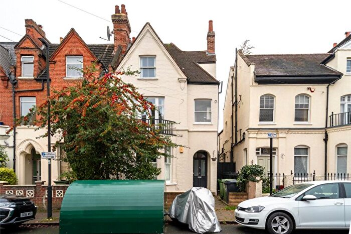 3 Bedroom Apartment For Sale In Romola Road, London, SE24
