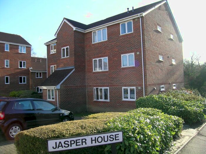 1 Bedroom Flat To Rent In Percy Gardens, Worcester Park, KT4