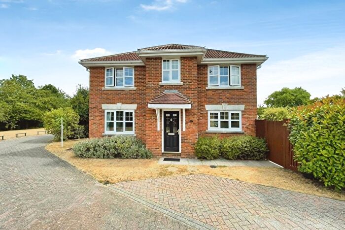 4 Bedroom Detached House For Sale In St. Pauls Close, Tongham, Surrey, GU10