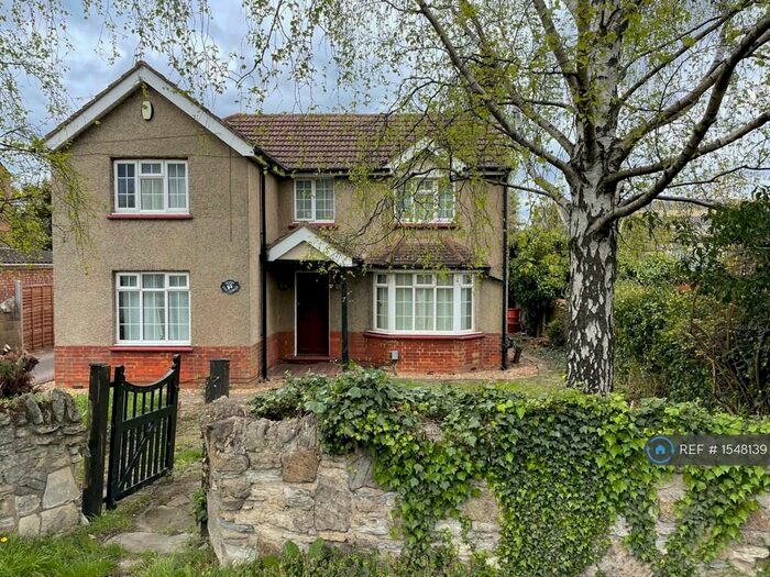 4 Bedroom Detached House To Rent In Cambridge Road, Bedford, MK42