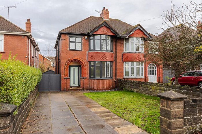 3 Bedroom Semi-detached House For Sale In Doncaster Road, Scunthorpe, DN15