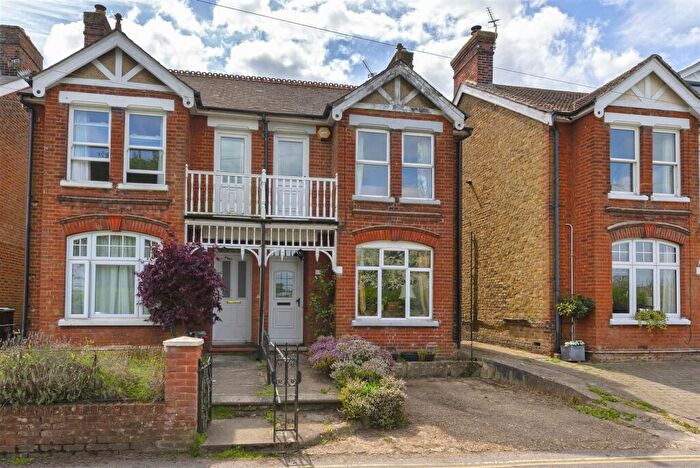 3 Bedroom Semi-Detached House For Sale In Norman Road, West Malling, ME19