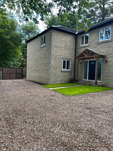 4 Bedroom Detached House For Sale In Brackendale, Thackley, BD10