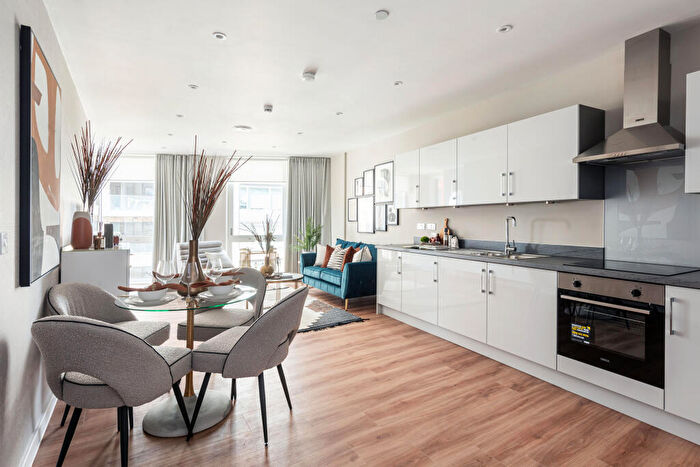 1 Bedroom Apartment For Sale In Crescent Gardens, Cherry Orchard Road, Croydon, CR0