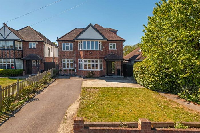 4 Bedroom Detached House For Sale In Speer Road, Thames Ditton, KT7