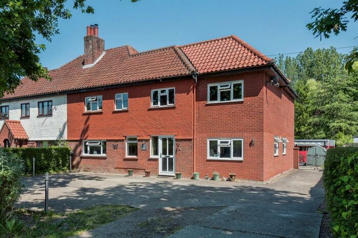 4 Bedroom Semi-Detached House For Sale In Moulton Road, Tivetshall St. Margaret, Norwich, NR15