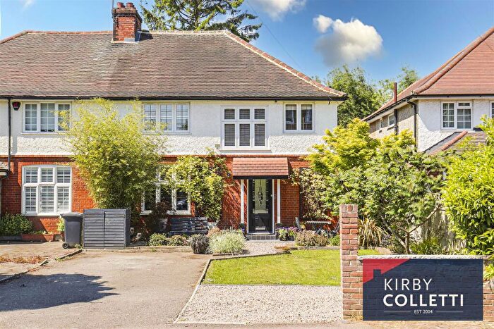 4 Bedroom Semi-Detached House To Rent In Churchfields, Broxbourne, EN10