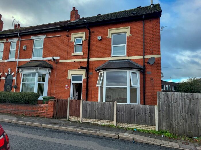 3 Bedroom End Of Terrace House To Rent In New Road, Dudley, DY2