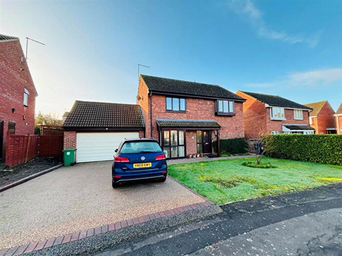 4 Bedroom Detached House For Sale In Bader Park, Bowerhill, Melksham, SN12
