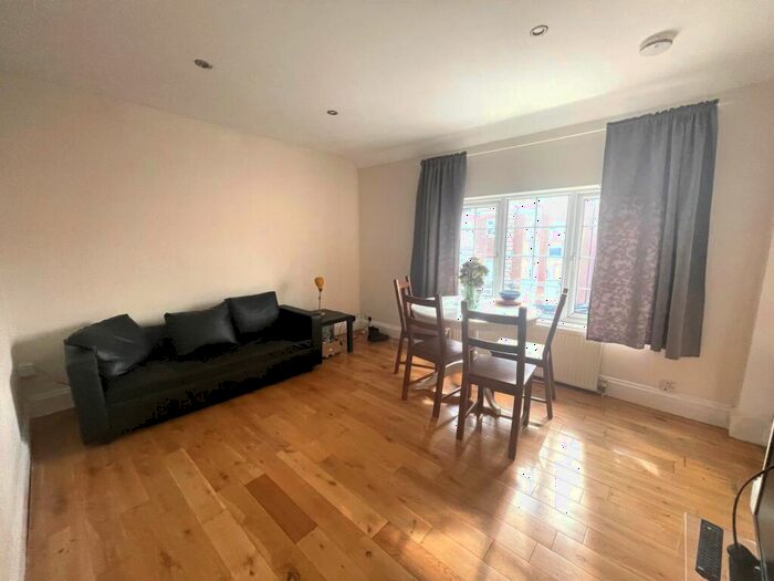 2 Bedroom Flat To Rent In High Street, Barnet, EN5