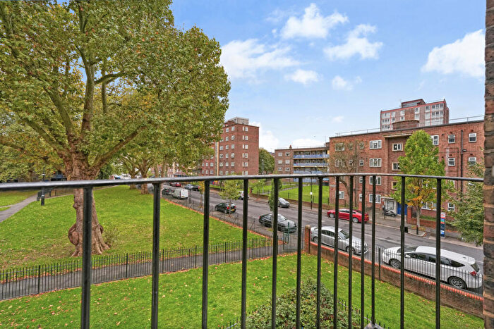 3 Bedroom Flat To Rent In Queensbridge Court, Queensbridge Road, E2