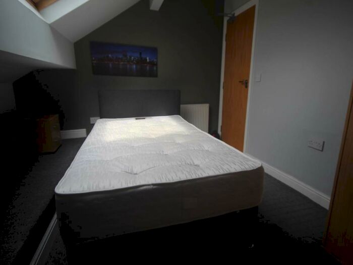 Studio To Rent In Southbrook Terrace, , Bradford, BD7