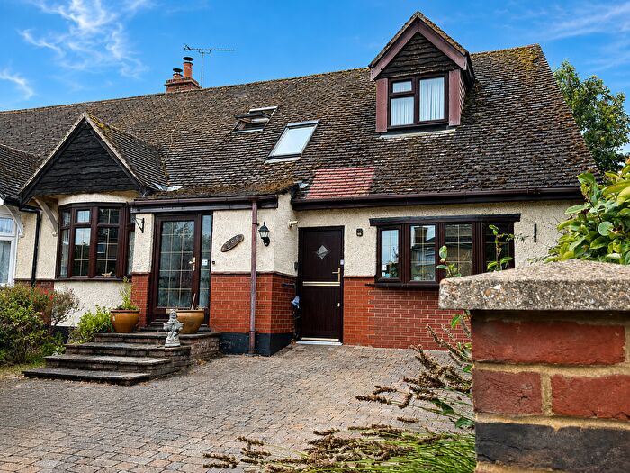 3 Bedroom Chalet For Sale In High Street, Arlesey, SG15