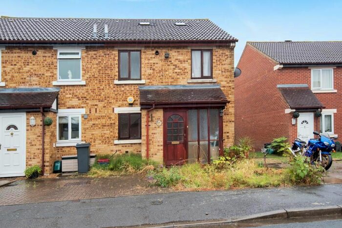 1 Bedroom End Of Terrace House To Rent In Feltham, Charleston Close, TW13