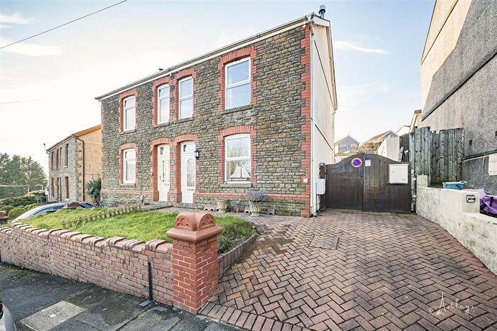 3 Bedroom Semi-Detached House For Sale In Plas Cadwgan Road, Ynystwe, Swansea, SA6