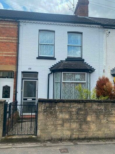 2 Bedroom House To Rent In Lyde Road, Yeovil, BA21