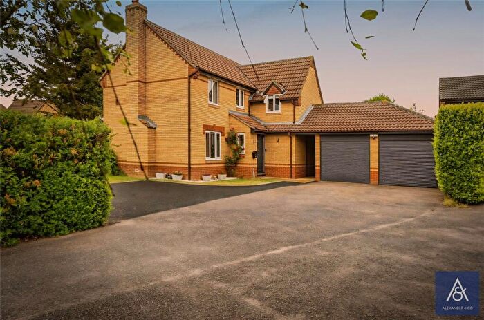4 Bedroom Detached House For Sale In Beech Drive, Brackley, Northamptonshire, NN13
