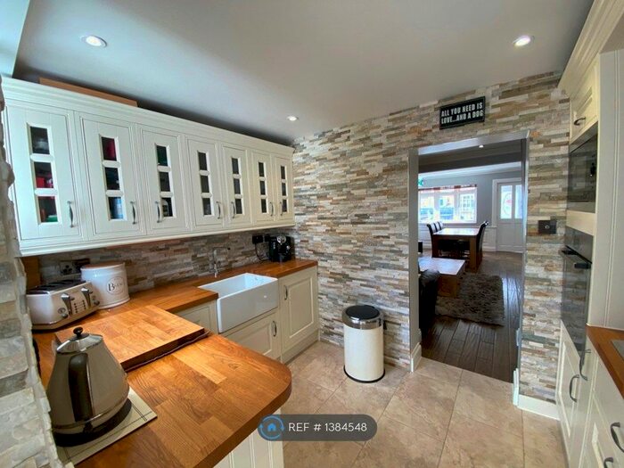 2 Bedroom Terraced House To Rent In East Road, Enfield, EN3