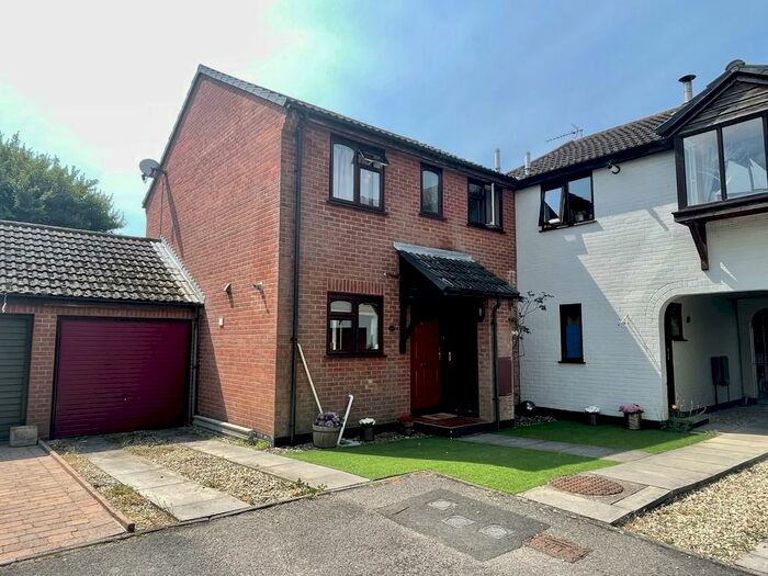 3 Bedroom Link Detached House For Sale In Rhyme Hall Mews, Fawley, SO45
