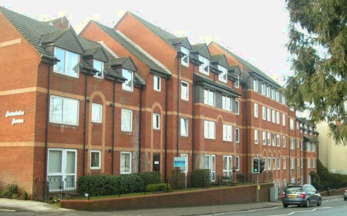 1 Bedroom Flat To Rent In Station Road, Parkstone, Poole, Dorset, BH14