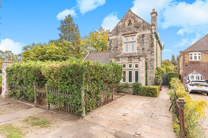 3 Bedroom Detached House For Sale In London Road, Staines-Upon-Thames, TW18