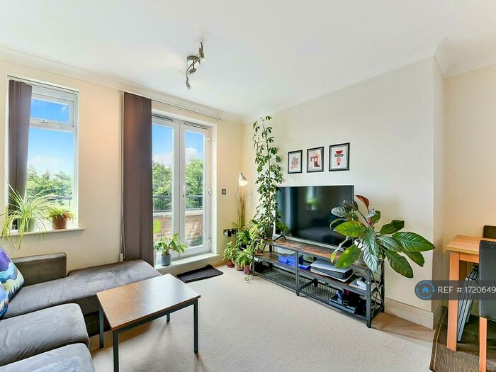 2 Bedroom Flat To Rent In Mulberry Lodge, Harrow, HA3