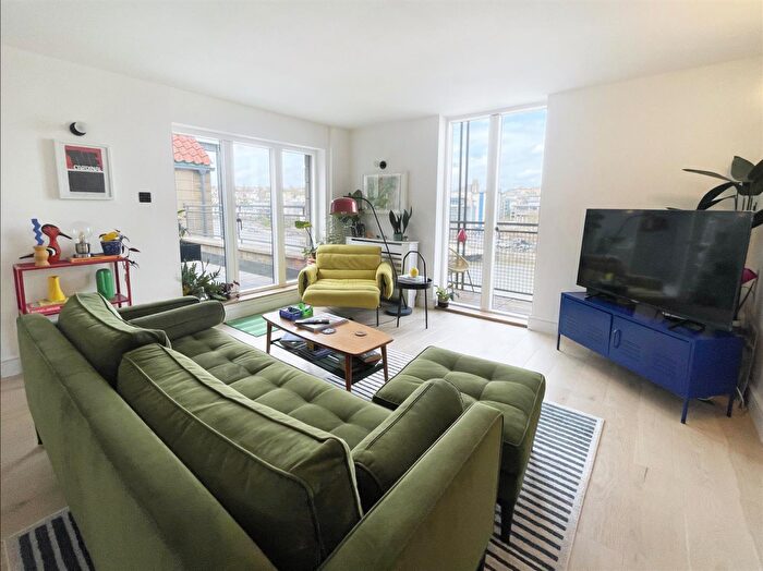 2 Bedroom Apartment To Rent In Cumberland Road, Bristol, BS1