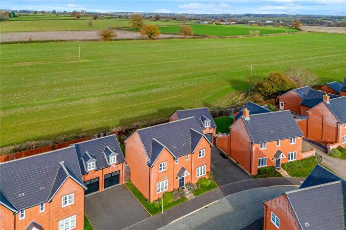 4 Bedroom Detached House For Sale In Tarvers Way, Adderbury, Banbury, Oxfordshire, OX17