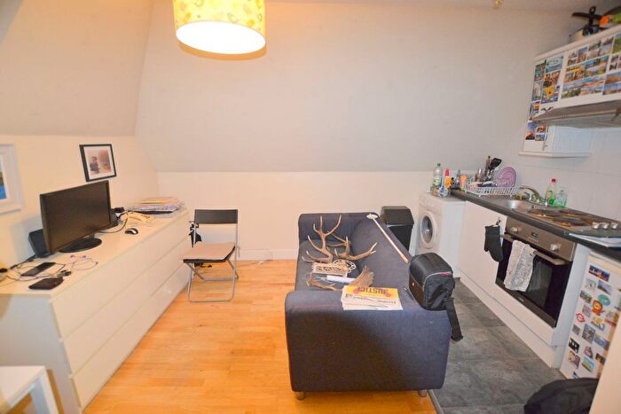 Studio To Rent In Lavender Hill, London, SW11