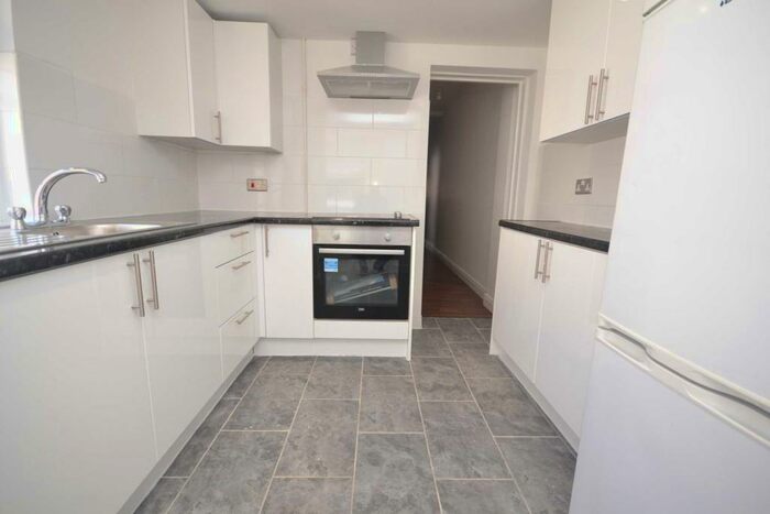 4 Bedroom Terraced House To Rent In De Beauvoir Road, Reading, RG1
