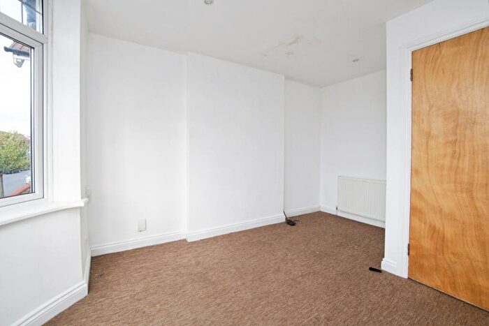 2 Bedroom Flat For Sale In Galpins Road, Thornton Heath, CR7