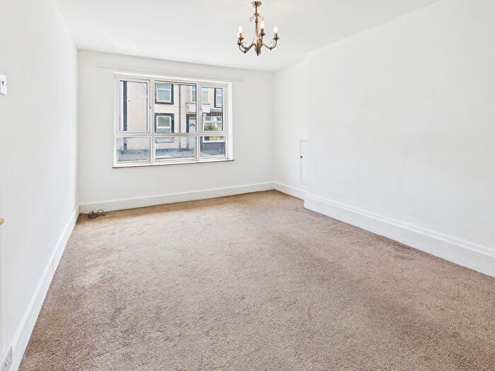 1 Bedroom Flat For Sale In Basset Road, Camborne, Near Town Centre, TR14