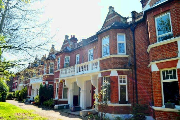 2 Bedroom Flat To Rent In Lawrie Park Road Sydenham, SE26