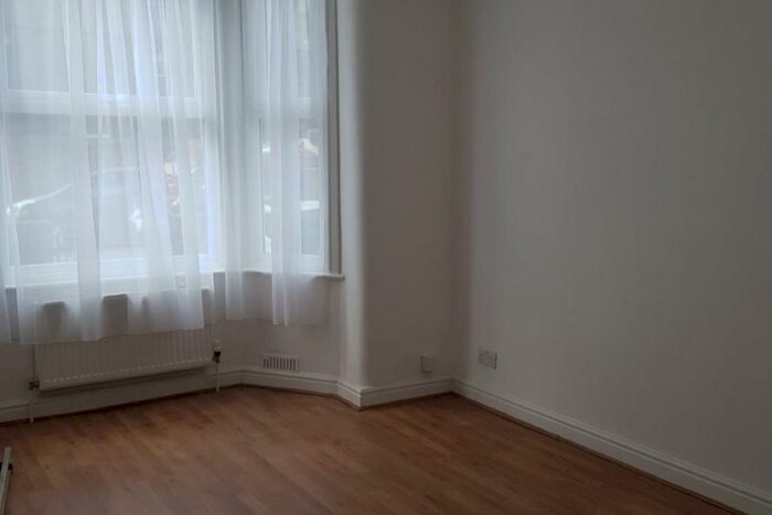 2 Bedroom Flat To Rent In Cottenham Road, London, E17