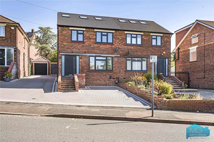 4 Bedroom Semi-Detached House For Sale In Elmbank Avenue, Barnet, EN5
