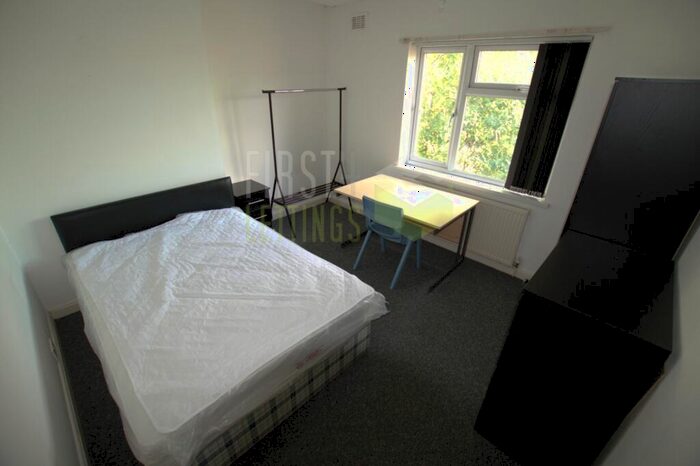 3 Bedroom Semi-Detached House To Rent In Westbury Road, Clarendon Park, LE2