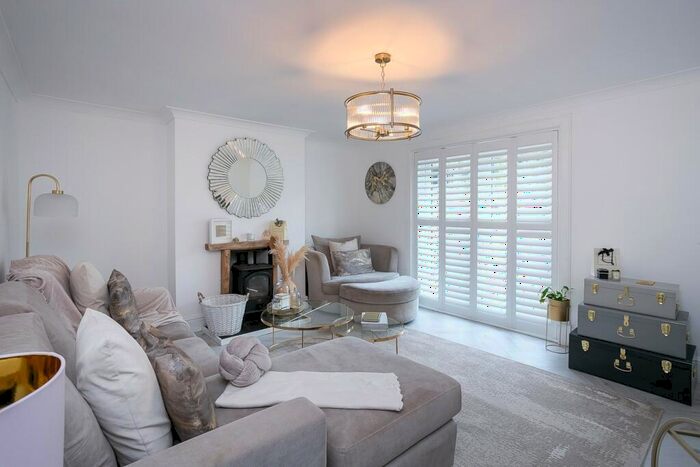 2 Bedroom Flat For Sale In Seacraig Court, Newport-On-Tay, DD6