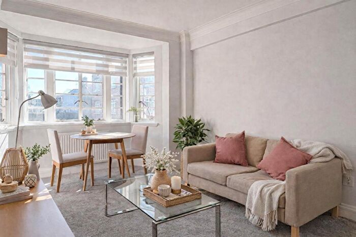 2 Bedroom Flat To Rent In Pembroke Road, Kensington, W8